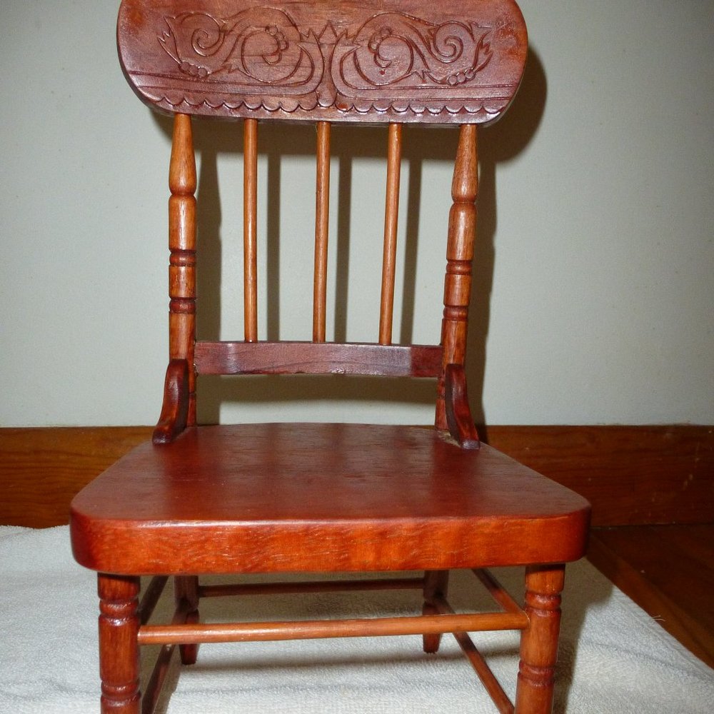Doll chair or (teddy bear )